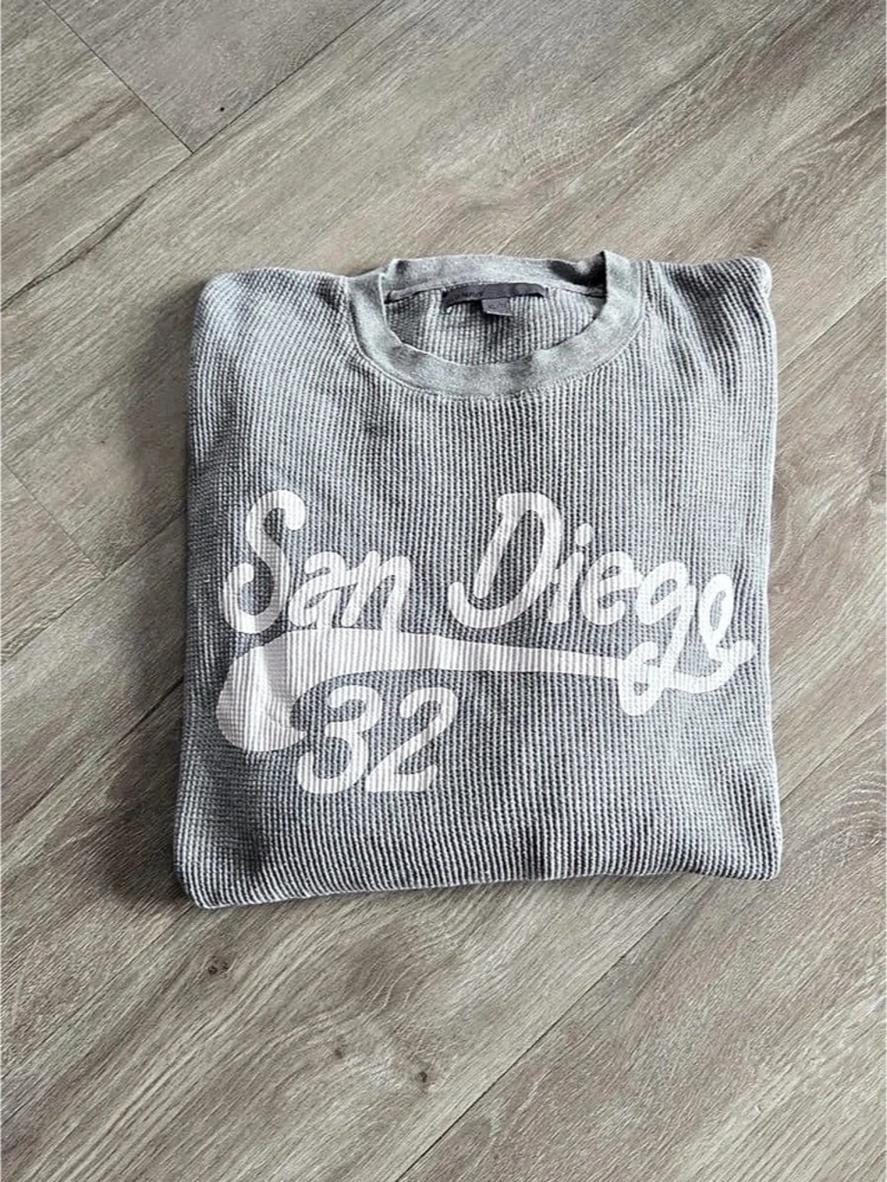 Graphic Tee Gray & White Size Medium